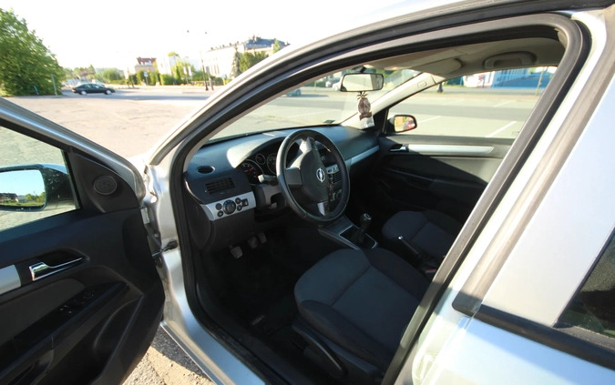 Opel Astra cena 10900 przebieg: 264465, rok produkcji 2006 z Tuchola małe 466